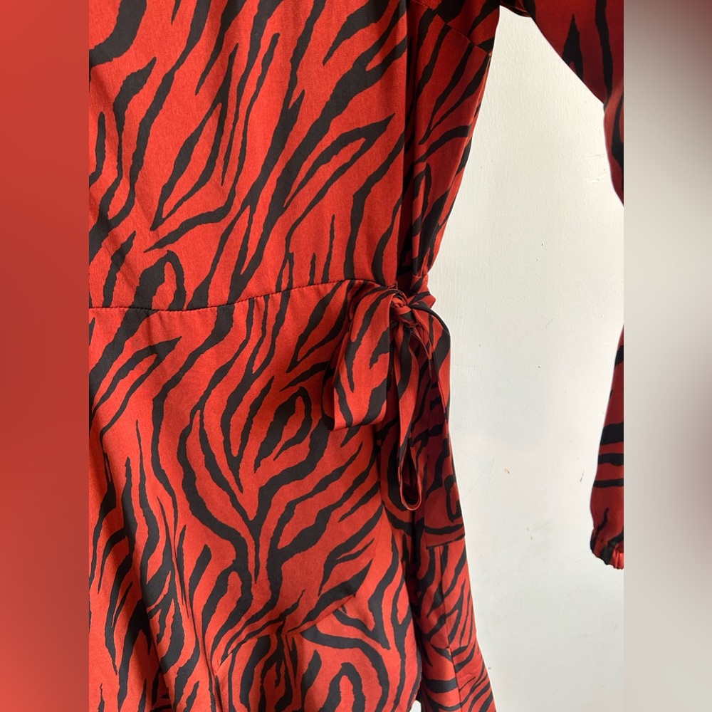 EXPRESS Mini Dress Zibra print Size M - Picture 6 of 8